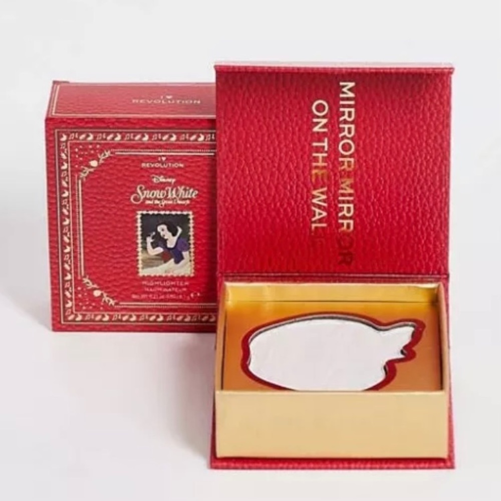 I HEART REVOLUTION DISNEY STORYBOOK HIGHLIGHTER - SNOW WHITE APPLE-NEW IN BOX